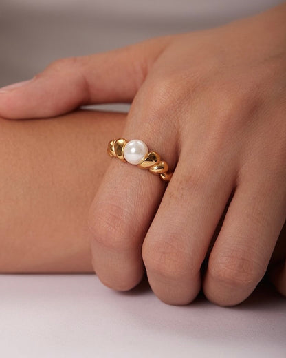 Pearly Girly Ring